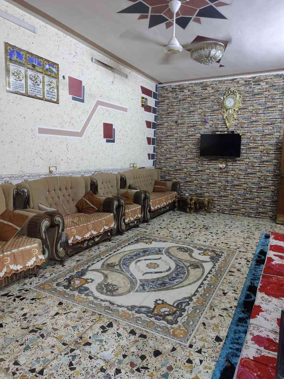 السلام عليكم بيت للبيع في حي الحسن العسكري طابو صرف المساحه 200 متر واجهة 10 والنزال 20 قرب ابو دلال رقم ***********
