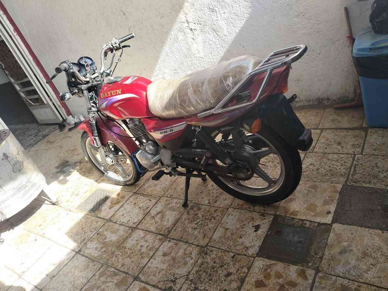 السلام عليكم دراجه دايون عضم للبيع مديل 2014 اوراق استنساخ دراجه شلعه ومعدل كهربائيات ڱڵـه. شغاله. محرك. مكفول مكاني كربلاء الامن الداخلي. السعر 550 وبيه مجال ***********
