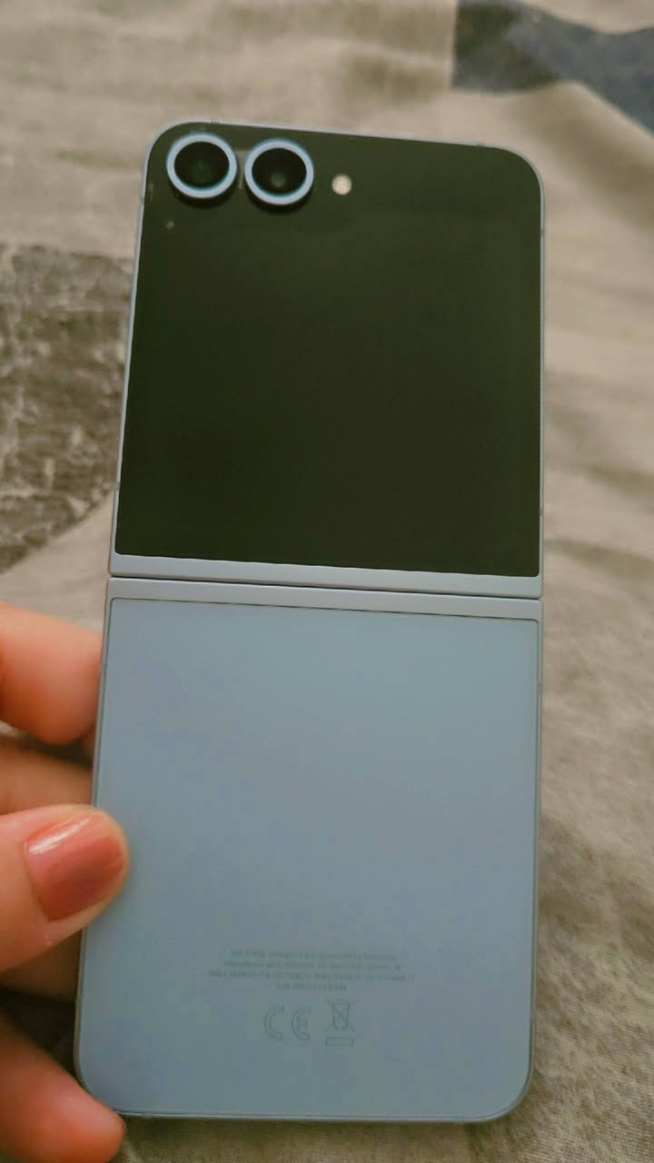 جهاز سامسونك Z flip6 ذاكره ٢٥٦ نضيف كلش استخدام قليل مع كارتونه وكيبل شحن اصلي وكڤر بي بعده لزگة شركة جهاز لون بحري نضيف كلش السعر ٩٠٠ الف وبي مجال قليل كلش للشراي متوفر توصيل بغداد او محافضات


**إذا كنت صاحب هذا الإعلان وتريد حذفه لأي سبب، رجاءا أرسل رسالة إلى الدعم الفني**