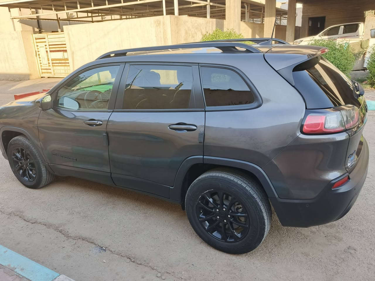 جيب شيروكي موديل ٢٣للبيع فول ***********
