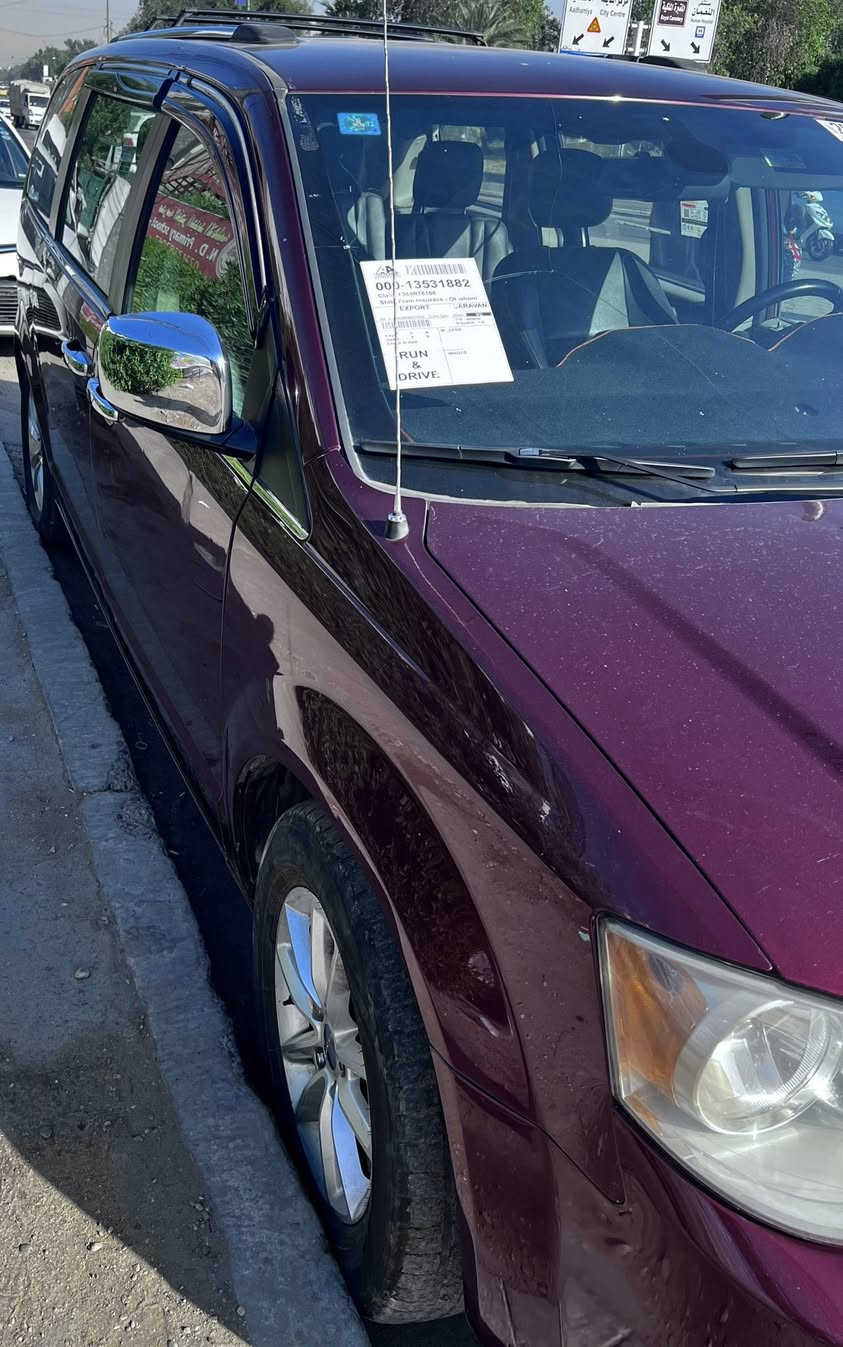 سيارة دوج كرفان sxt موديل 2020 ماشية 105 ميل حقيقي قابل للزيادة
تبريد 3 قطع
بيبان كهرباء
صندوق كهرباء
جام 6 كهرباء
تشغيل عن بعد 
كشنات جلد قلابات
كرسي السائق كهرباء 
كير ومحرك مكفولات
ايرباكات سليمات
صدر جديد
فيت بم حاوية مبدل جديد
بلكات جديدة 
ادامة نوزلات 
 دسكات امامي خلفي جديد 
باتري جديد
رقم بغداد
لايت لد ناصي وعالي
ضربتها مثلما موضح بالسونار داخل العراق 
السعر 170$
***********
