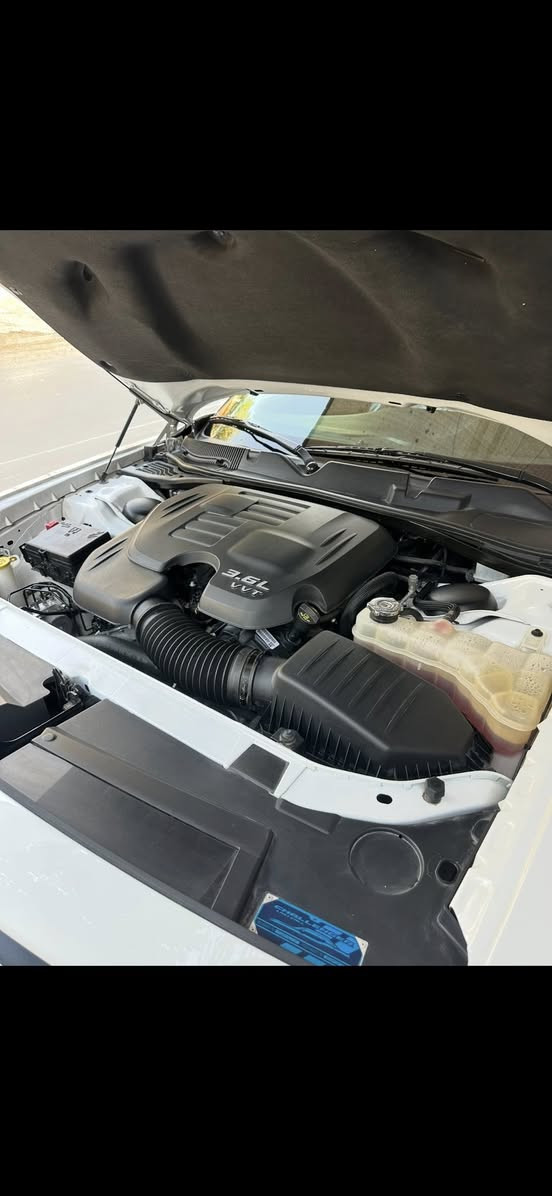 السلام عليكم جالنجر ٢٠٢٣ الاصدار الاخير لون ابيض حادثها بسيط بالجاملغ الخلفي تصليح بارد بدون صبغ وبدون ايرباك سيارة جديدة ونظيفة من كل النواحي
سماعة Alpin
سلايد ماشية ١٨ الف  رقم السيارة مميز للاستفسار الاتصال ***********
