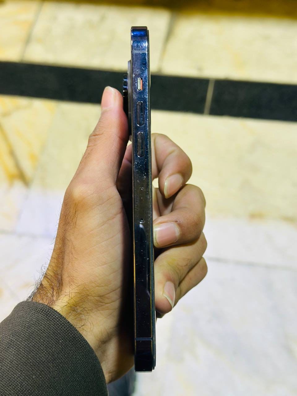 سلام عليكم 
آيفون 14 برو ماكس جهاز دبل شريحه 
ذاكره 256 
بطاريه 86
الجهاز مستبدل ضهر شوفه عينك وبي خط بالشاشه واحد بالتصوير مبين ثنين مشتري من شركه ألوان كربلاء ملحقات كامله والباقي كله مكفول ممفتحوح نهائياً غير بس الضهر 
السعر 725 وبي مجال 
الرقم ***********
مكاني كربلاء
