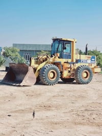 من رخصت مدير الكروب للبيع شفل كوماتسو تخته حجم 380 موديل 93 رقم اربيل ...