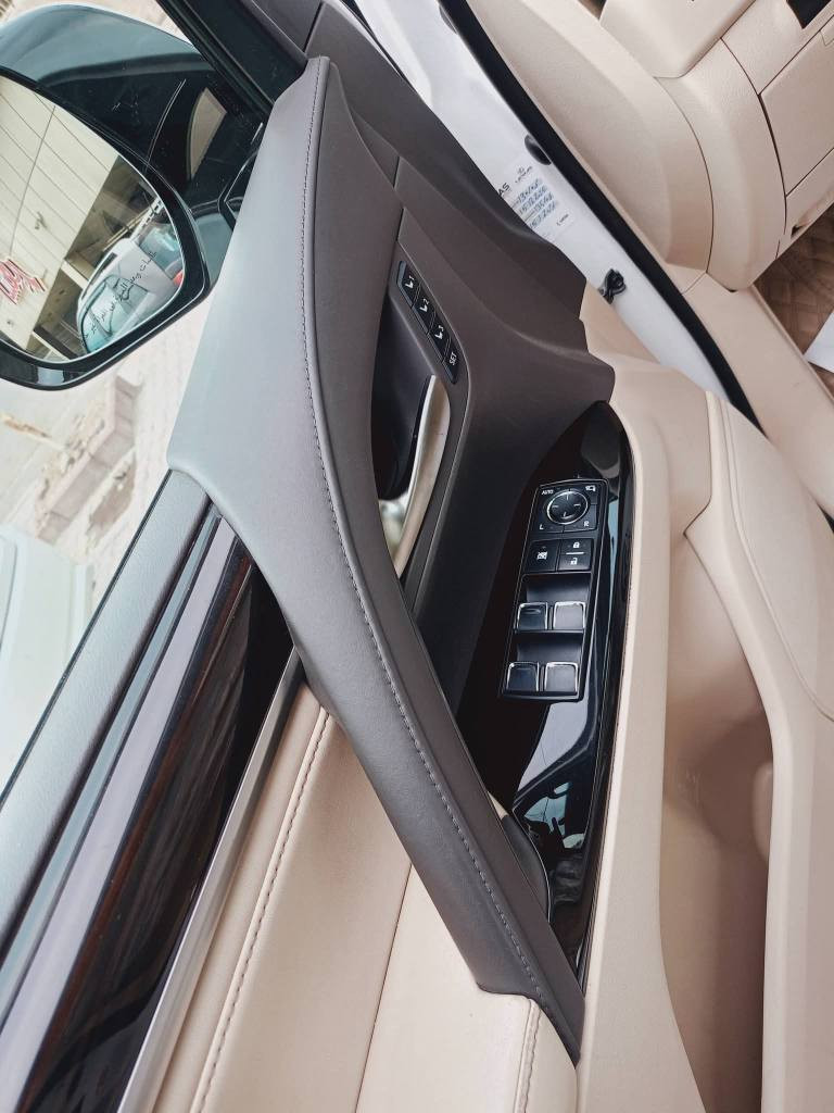 السلام عليكم غوالي لكزز 2017 مكفوله من صبغ وتبديل عده بارد بل جاملغ والباقي مكفول السياره جديده جدن السعر 585 
رقم بغداد 
الاتصال *********** بغداد, العراق
