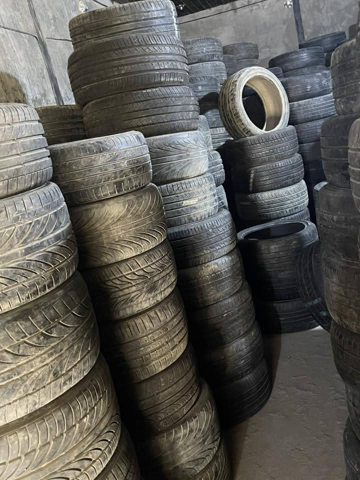 السلام عليكم تايرات باله ياباني جميع القياسات انتاج حديث  سعر الزوج 45 مع الشد والبلنص

عنوانه طوريج الحولي مقابيل حي العسكري مقابل 
نزلت اسواق نضوري 
***********
