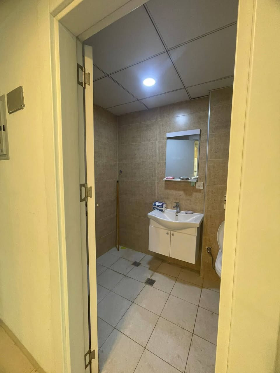 شقه غرفه وصاله مؤثث
 
B4 /15
طابق 3
للايجار : 350$
 
 الموقع اربيل : مجمع لايف تاورز بلمربع الذهبي مقابل امباير 

موقع متميز داخل مجمع لايف  تاورز
خيار مثالي للسكن العائلي أو للاستثمار.
الشقة جاهزة تمامًا – لا تحتاج إلى أي شيء 

الموقع اربيل : مجمع لايف تاورز بلمربع الذهبي  

‎الهدوء والراقي والجمال في مكان واحد

‎خدمات 24 ساعه 
‎كهرباء+ماء 24
‎يوجد داخل مجمع قاعة جيم 
‎العب اطفال + كيمك
‎مطاعم +كافتريات 
‎ماركت 24 ساعه

محمد ابراهيم 
*********** 
*********** أربيل, العراق
