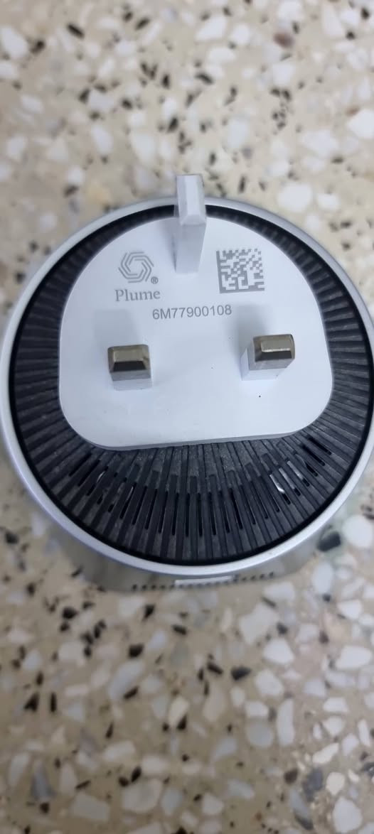 من افضل الراوتر الميش للبث الشبكي
هذا الجهاز هو جهاز مقوي وموزع شبكة واي فاي من شركة Plume ويُعرف باسم Plume Pod أو SuperPod...
أبرز وظائف وميزات الجهاز:نظام شبكي (Mesh Wi-Fi): *يتصل مع بقية الأجهزة الموزعة في المنزل لإنشاء شبكة واي فاي واحدة موحدة ومستقرة تغطي كافة الغرف وتقضي على النقاط الميتة.تقنية الذكاء الاصطناعي (Adaptive Wi-Fi):
*عدد القطع 5 تكون موزعه في انحاء المنزل ..
*بث عالي النطاق وذات شبكة قويه.
السعر ( 95 الف )
بغداد/مدينة الصدر/***********
