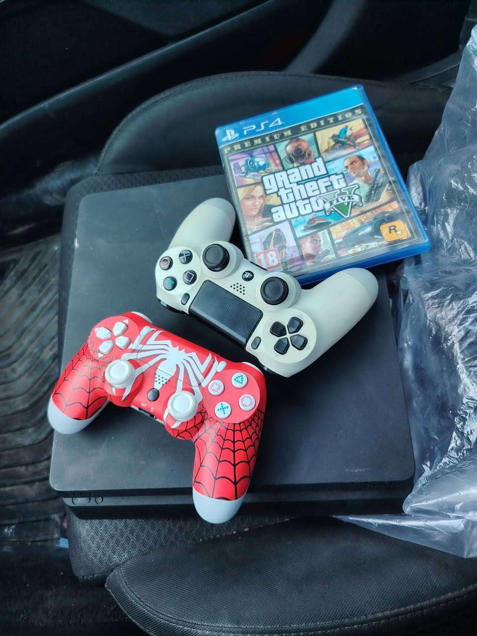 السلام عليكم بلي فور سلم الأوربي اون لاين للبيع مع قرص جيتي اي وجوستكات ثنين السعر250وبي مجال المكان بابل *********** البلي ماداخل صيانه استعمال قليل
