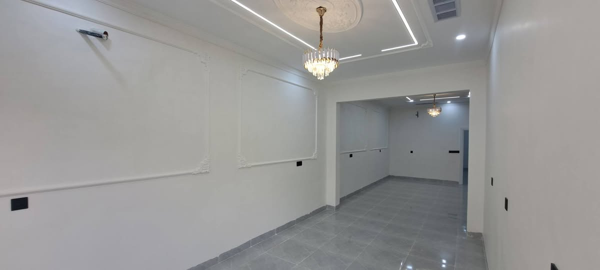 خانوفرۆشتن /منزل اللبیع فی اربیل حی قەرەبوسایدین لاوان مساحە125متر/بیت زیرۆطابو طابقین فول فول مواصفات غرف نوم4/صحیات مطبخ آستقبال هول مفتوع گراج سعر8دفاترو35ورقە بی مجال *********** واتساپ *********** أربيل, العراق
