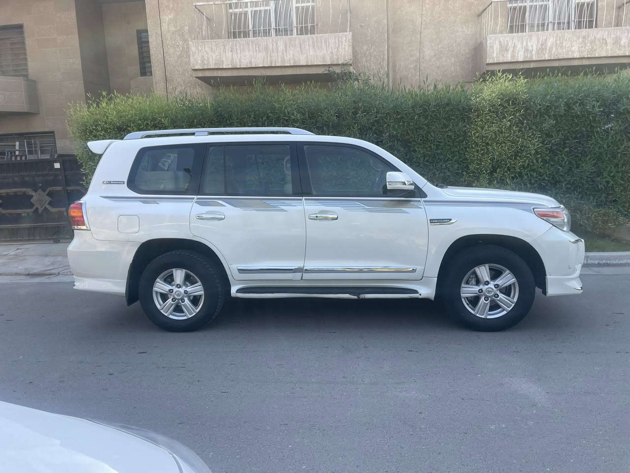 لاندكروز ستينية ٢٠١١ محدث ١٤ بريم فول مواصفات سيارة كلش نظيفة وجاهزه مابيها اي نقص غرفتها جديدة صدرها جديد ماشيه ٢٠٠ الف سيارة جديدة مكفولة من ظربة والصبغ بيها فقط بارد موضح بالسونار مكاني بغداد الاعظمية السعر ٢٨٨ ورقة 
اتصال ***********
