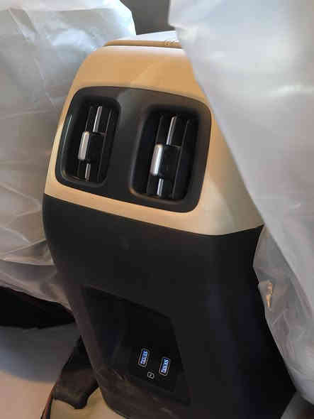 للبيع هيونداي توسان 2024
خليجية كفالة عامة 
رقم بغداد 
------------------------------
 * المواصفات * 🏅🥇
بصمة دخول ذكي تشغيل عن بعد 
رادار تحديد مسار مثبت سرعه 
كشنات كهرباء - مخمل
شاشة تدعم اندرويد أوت - أبل كار بلي 
شاشة عداد دجتل 
شاحن لاسلكي للهواتف 
تبريد قطعتين 
حساسات - كاميرا خلفية 
اشاير مري - تحذير النقطة العمياء 
لايت LED تفاعلي
مود درايف - اتو هولد
هاند بريك
------------------------------
السعر 💸 💸 (( 225 )) بي مجال 
للاستفسار رقم صاحب السياره 
☎️ - ***********
