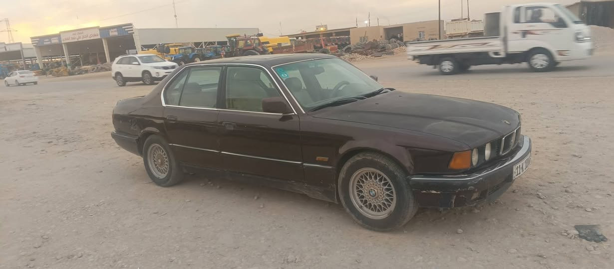 سلام عليكم سياره بيم موديل 91رقم بغداد تحويل مباشر سنويه جديده كير مكينه جديد  حدداديه جديد جاهز اللخير مابيه اي نقص ابد مكان السياره واسط الزبيديه اتصل *********** حجم 735
