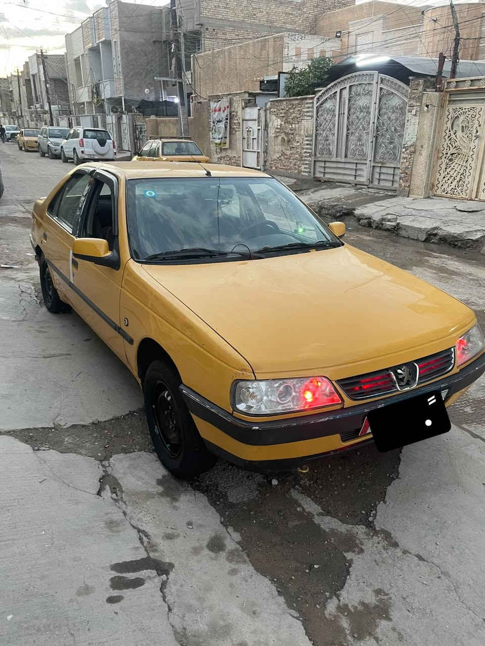 بيجو   2012 glx405                                             ***********                   السعر 35 و بيه مجال 
مكان بغداد الامين ثانيه
