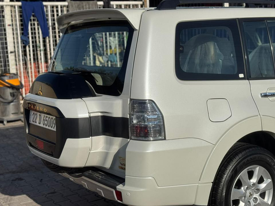 باجيرو 2019 نظافة الزيرو مكفولة حتى من التكحيل بعدها بفابلون الوكالة
ماشية  45
علامات الذهبية كشنات راس الارنب  مواصفات سعودي  فول عدا الدمام فقط
فتحة سقف سلايد 
كشنات جلد
تحكم ستيرن 3 جهات

لايتات زنون 

لد نهاري 

كشنات 7 راكب غير مستعمل
تبريد منفصل شاشة 3 قطع
شاشة كبيرة 
كامرة خلفية وحساس خلفي
ثلاجة بالجكمجة
مكينه 6 سلندر 3500
ويل حجم 17 
مري شفط
كتلوكات الشركة والسبير والعدة والسويج الثاني غير مستعمل كلهن
السيارة مكفولة من صبغ شخط بارد تبديل فتح كير محرك صدر كهربائيات حالها حال الزيرو 
***********
مكاني بغداد
