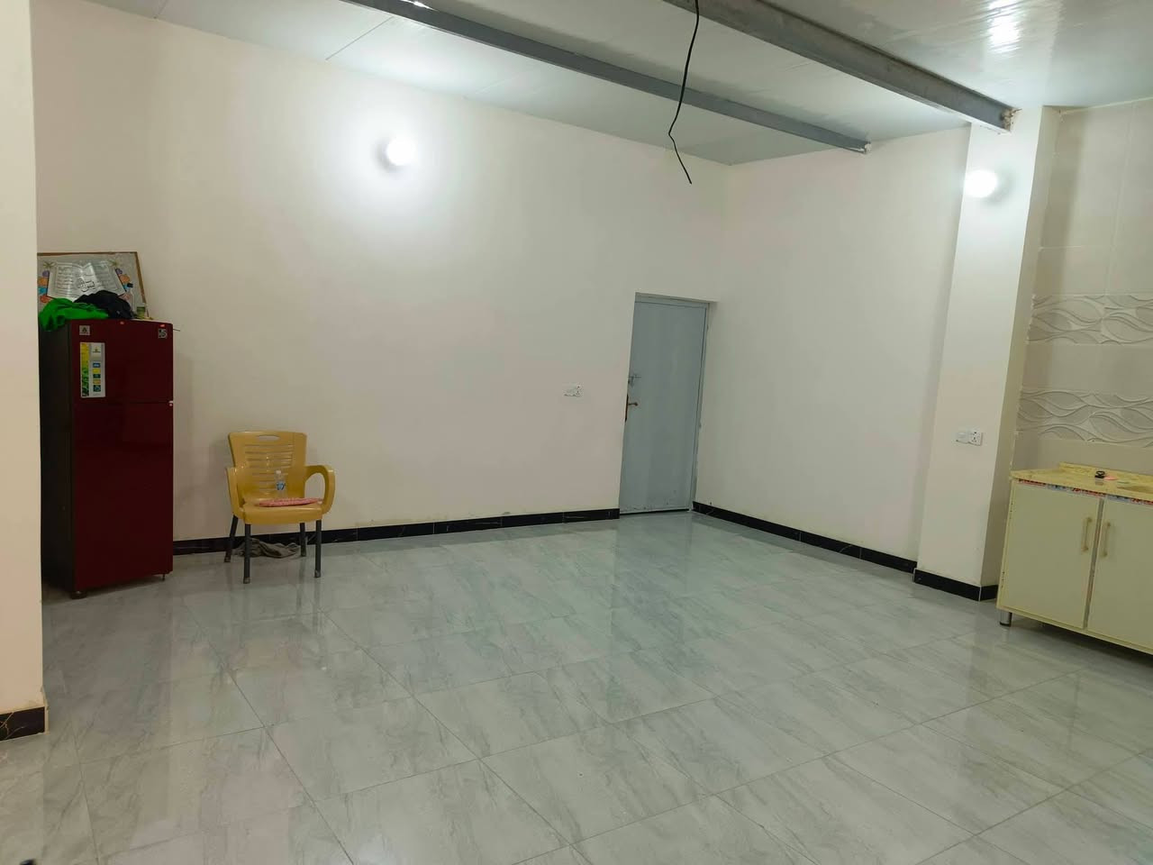 سلام عليكم 
بيت البيع كامل الخدمات ماء كهرباء 
مجمع الاخمستلاف *********** بيت مابي اي نقص جيب اثاثك وتكعد بي
بناء حديث ٢٠٢٥

