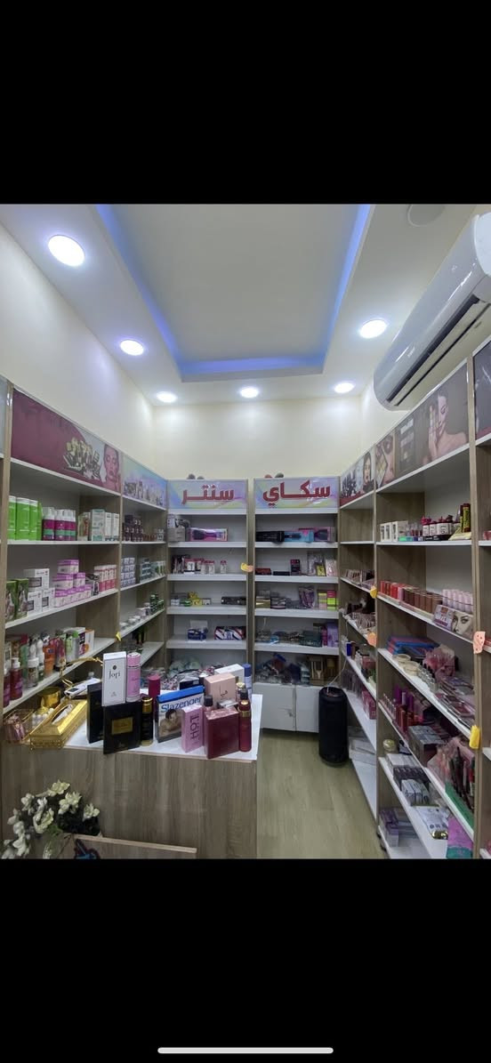 للبيع رفوف نضافه 95 عدد24 + ميز كاشير  وغراض كوزمتك تصفيه محل بسعر مناسب جدا مكان بغداد حي اور  بركن شارع المخازن للاستفسار ***********

