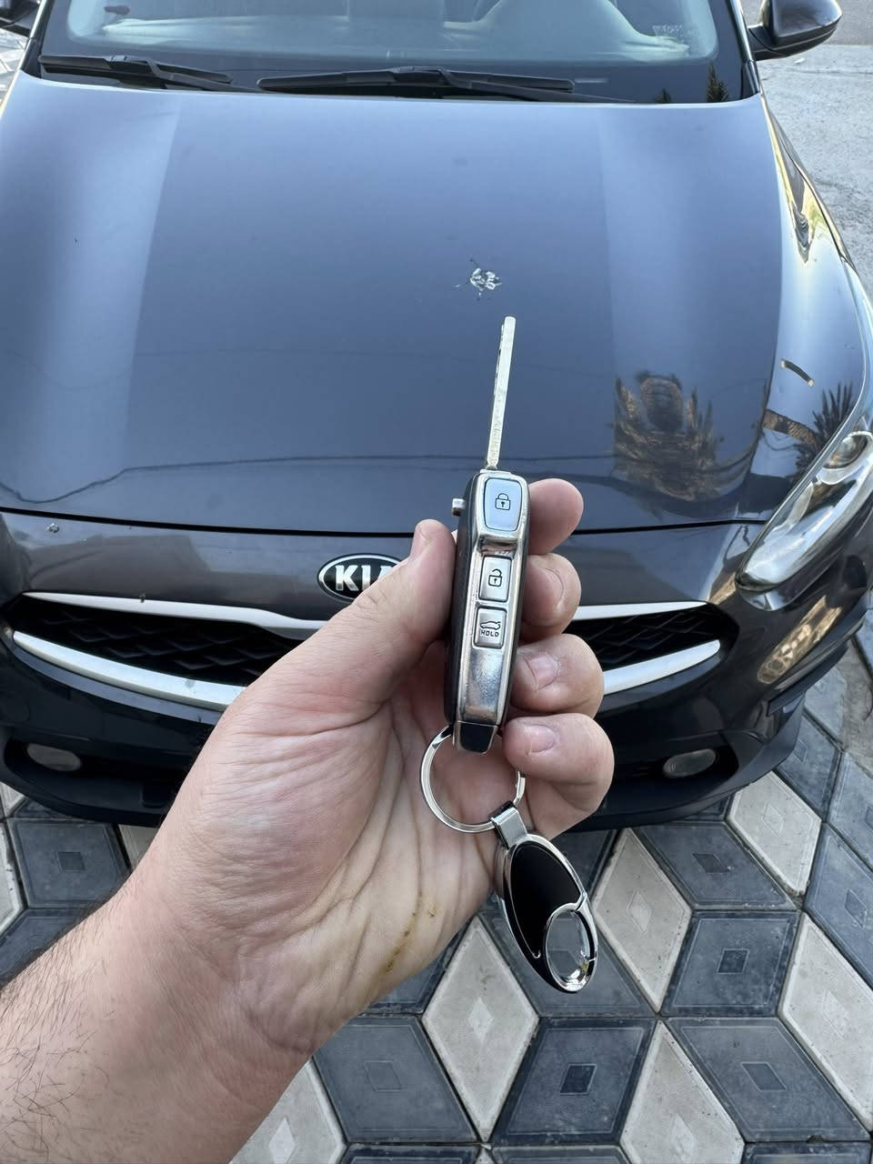 ￼السلام عليكم كيا سيراتو خليجي موديل ٢٠٢١ بدون صبغ موصفات تحكم ستيرن + شاشه اصليه وحساس بيه جالوب بل قماره وبيه رضعات بل الجامع الخلفي السعر ١٤٧ بيه مجال ماشيه ٦٦  الرقم.  ***********
