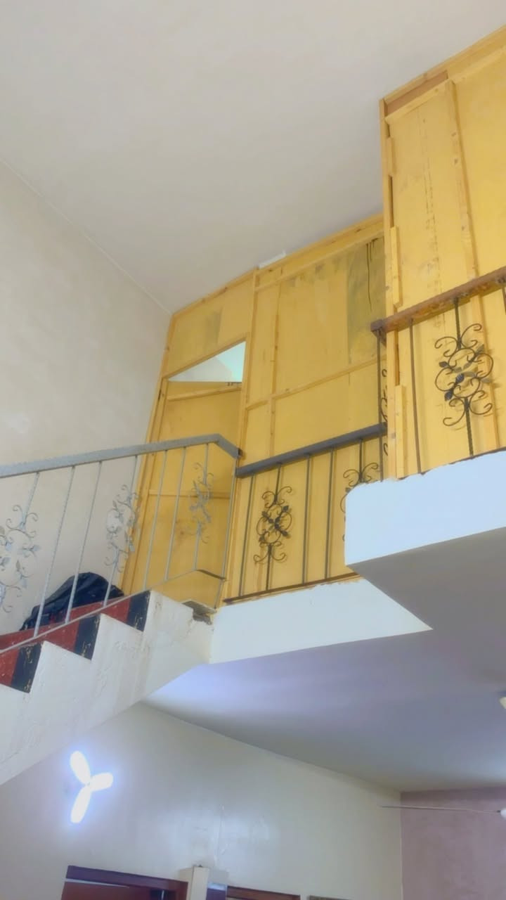 مكان البيت الزعفرانيه زراعي الواليد+مساحه 170
الواجهيه9
البيت يتكون من صاله واستقبال +مطبخ +غرفتين جوا وحمام داخلي وحمام خارجي
غرفتين فوك وسطح
 للاستفسار***********
