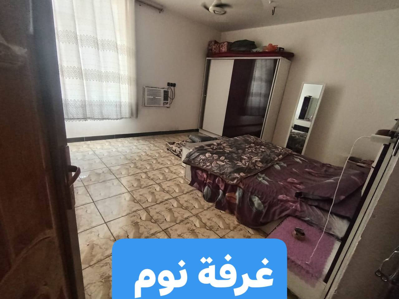 دار للبيع او مراوس بمساحة أكبر مع الفرق  المساحة 60 متر سند 25 طابقين يبعد عن الشارع 150 مترالخدماة متوفرة   البوبيات على البزل المدفون.. يحتو البيت على استقبال وصالة ومطبخ وصحيات غربي وشرقي  الطابق الثاني غرفة نوم وصالة وصحيات السعر 90 وبي مجال الاستفسار ***********
