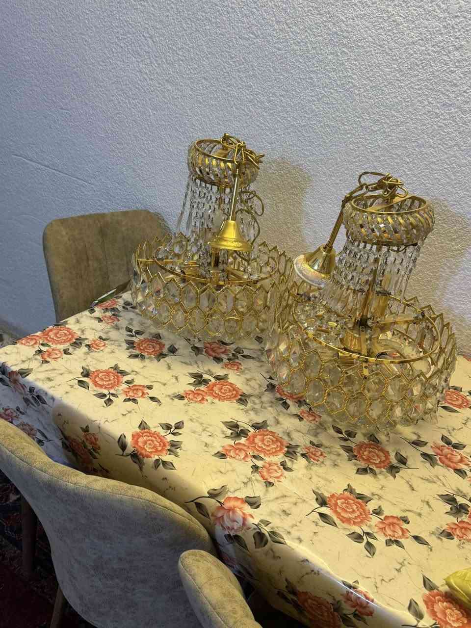 سلام عليكم غراض البيع ثريات 2 كبار 4 زغار الثريات)  وسخان غاز وكهرباء ومفرغه العنوان الامين ثانيه ***********
