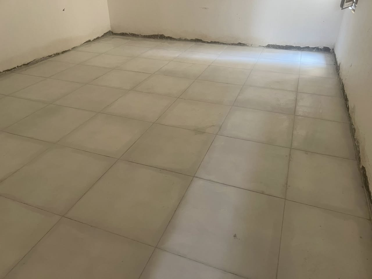 بسم الله الرحمن الرحيم 
 خلفه سيراميك 🏩مستعدون لعمل كافه السيراميك👍بورسلين اب120 ×60
👷‍♂️ جداري وارضي  حسب طلب ابو البيت ماده اسمنت👇شغل درجه اوله شغل ع اليزر وكبان  قطع السيراميك في القاطعه   🔨 وتدالل 🌹الشغل داخل البصرة📞رقم***********  متوفر واتساب 👉
