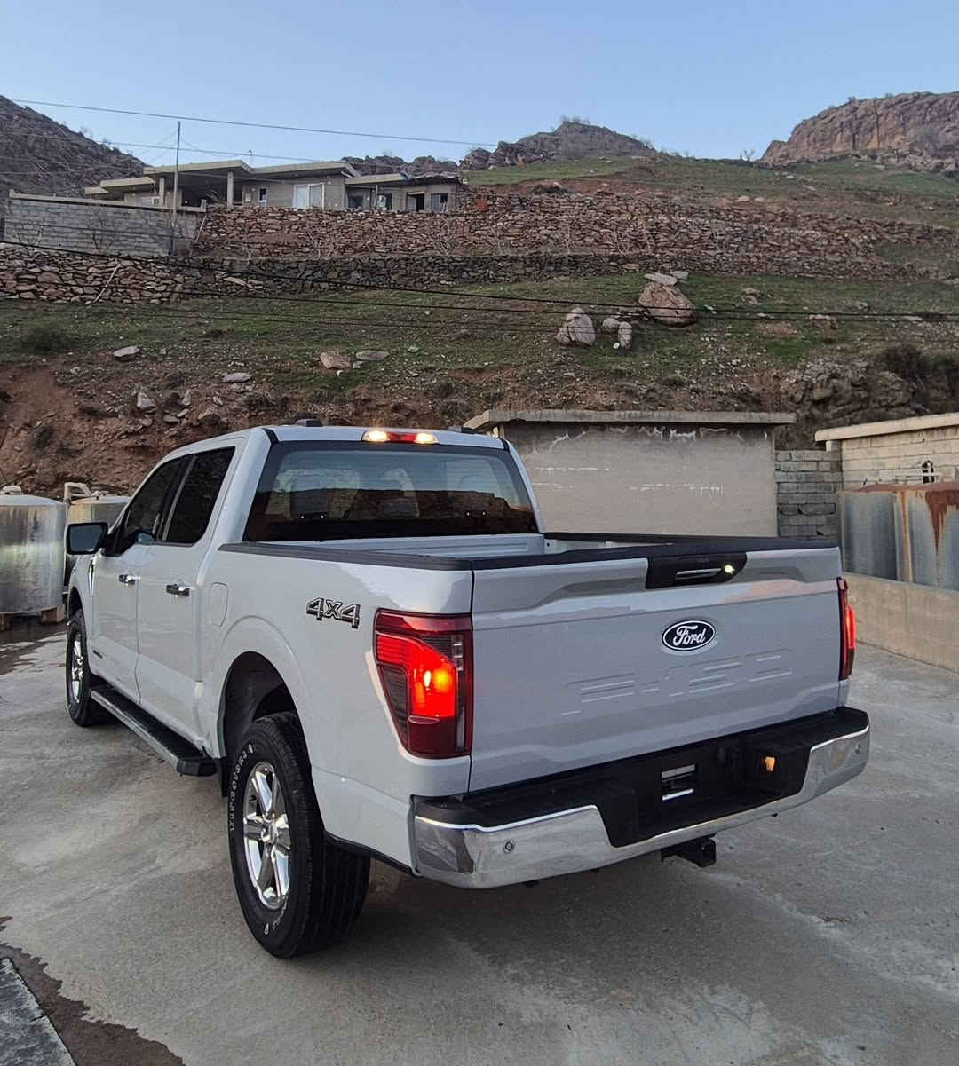 بسم اللە الرحمن الرحیم
فورد F 150 مودیل 2024 
مواصفات XLT 4×4 Hybird 3.5 twin turbo🚀
شاشە جبیر ، عداد الکترونی، فور ویل ، رادار ۳٦۰ ، کامیرا ۳٦۰ ، تبید قطعتین ، كشن كهرباء ، لایت زینون ، دوسه ، بلاجكتور ، فوول تكحمات ستیرن....
محرك ٦ سلندر 3.5 هایبرد 430 حصان 
سیارە بدون صبغ بدون تبدیل بدون ارباك
باقی علی بلادی بالعافیه علی یاخذها
بها مكانات معدل علی PDR و شویە بها تکحیل ، تصلیح درجه اولی ، بجم كبس
رقم شاصی و سونار داخل منشور
سیاره رقم كاتی تترقم شمالی
*********** viber watsapp

