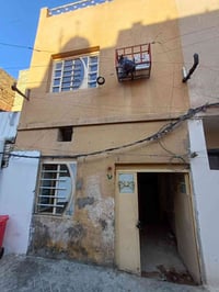 بيت الايجار جوه هول ومطبخ وخدمات وطابق ثاني غرف النوم مكان بغداد الجدي...