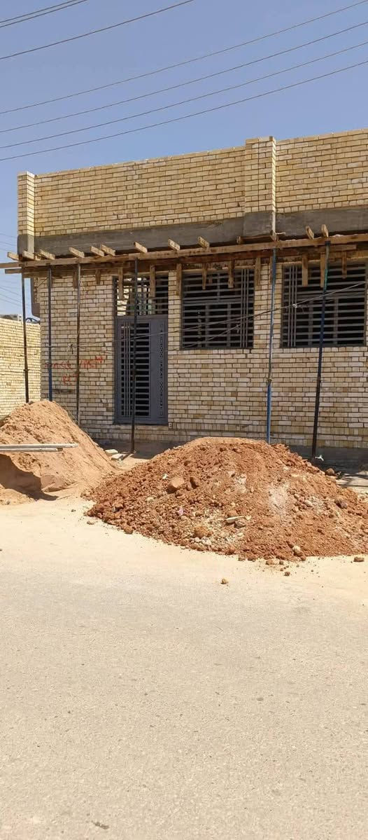 ‏هيكل للبيع مساحته 50متر شارع 15 ساحه سعرها 85على التكملة بيها مجال للاستفسار الاتصال بالمكتب بركات أم البنين ***********
‏
