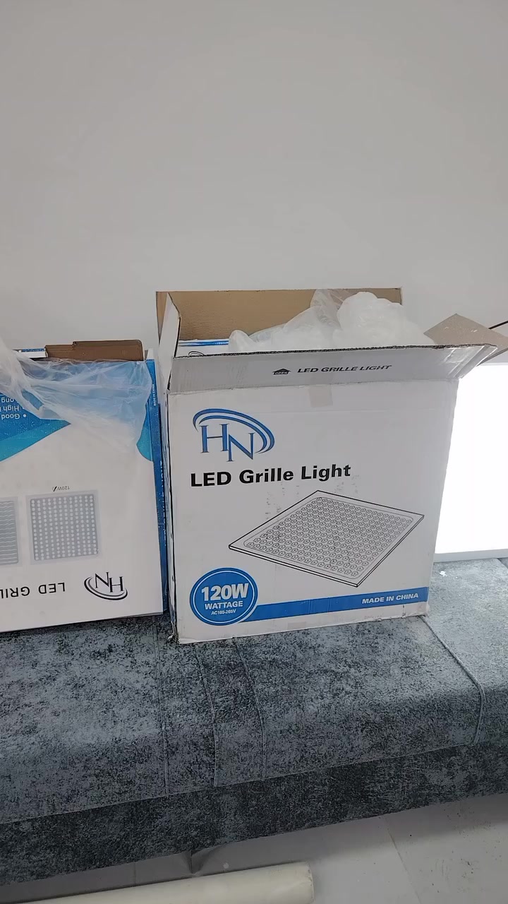 *********** 
سلام عليكم
متاح انارة سقف ثانوي حجم 60 في 60
كلهم جديدات كارتون كامل عندي ١٠ قطعه و اكثر للبيع
سعر مناسب للطيبين
