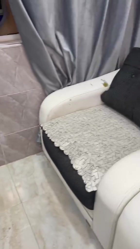 طخم تركي جلد مع مخمل 4قطع حديد مو خشب نظيف مع كوات ولطبلات السعر١٢٠ عنوان حي السماح


**إذا كنت صاحب هذا الإعلان وتريد حذفه لأي سبب، رجاءا أرسل رسالة إلى الدعم الفني**