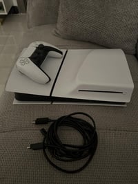 بليستيشن فايف slim 1T نظام الديسك اصدار كندي لسنة ٢٠٢٥ + ايد جويستك اص...