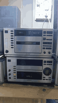 مسجل (شارب) ياباني نظيف شغال قطعتين سيدي وراديو ومسجل واواكس كله شغال السعر 70 مع التوصيل للاستفسار على الرقم ***********
