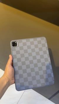 ايباد برو ٢٥٦ m2 775 الف ملحقات كامله 07733807814