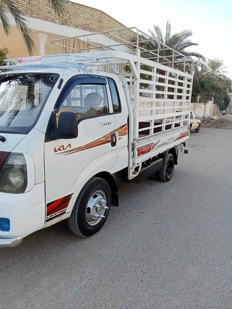 سلام عليكم ورحمة الله وبركاتة كيه فحل للبيع موديل 2014 رقم دياله نكليزي سنويه ل 30 مشروح وطني تخم تاير جديد ويل محور وستد 27 محجر تسكام مكينه وكير وشاصي كله مكفول تبريد تدفه شغال جاهزه ما تخسر عليها ولا الف  السعر 118 وبيها مجال مكاني واسط النعمانيه ***********
