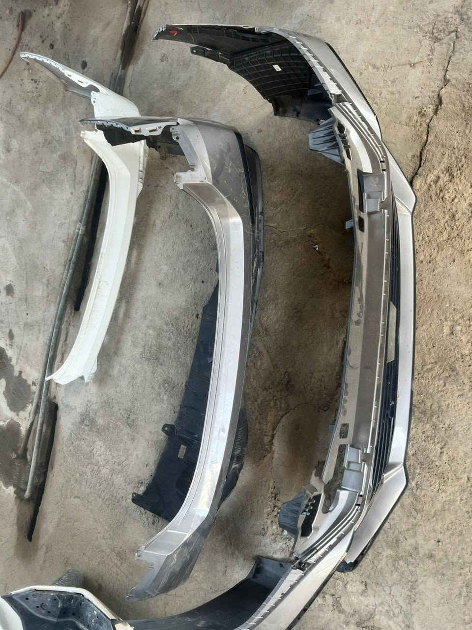 لسلام عليكم  ***********
مازدات زوج النترا اصلي شرط واحد كلشي مبي بس جامه والثاني جامه وشويه تصليح شرط شغالات وكلشي مبيهن دعاميات وحده إماميه وثنين خلفي الي يريد يتصل وبخدمته
