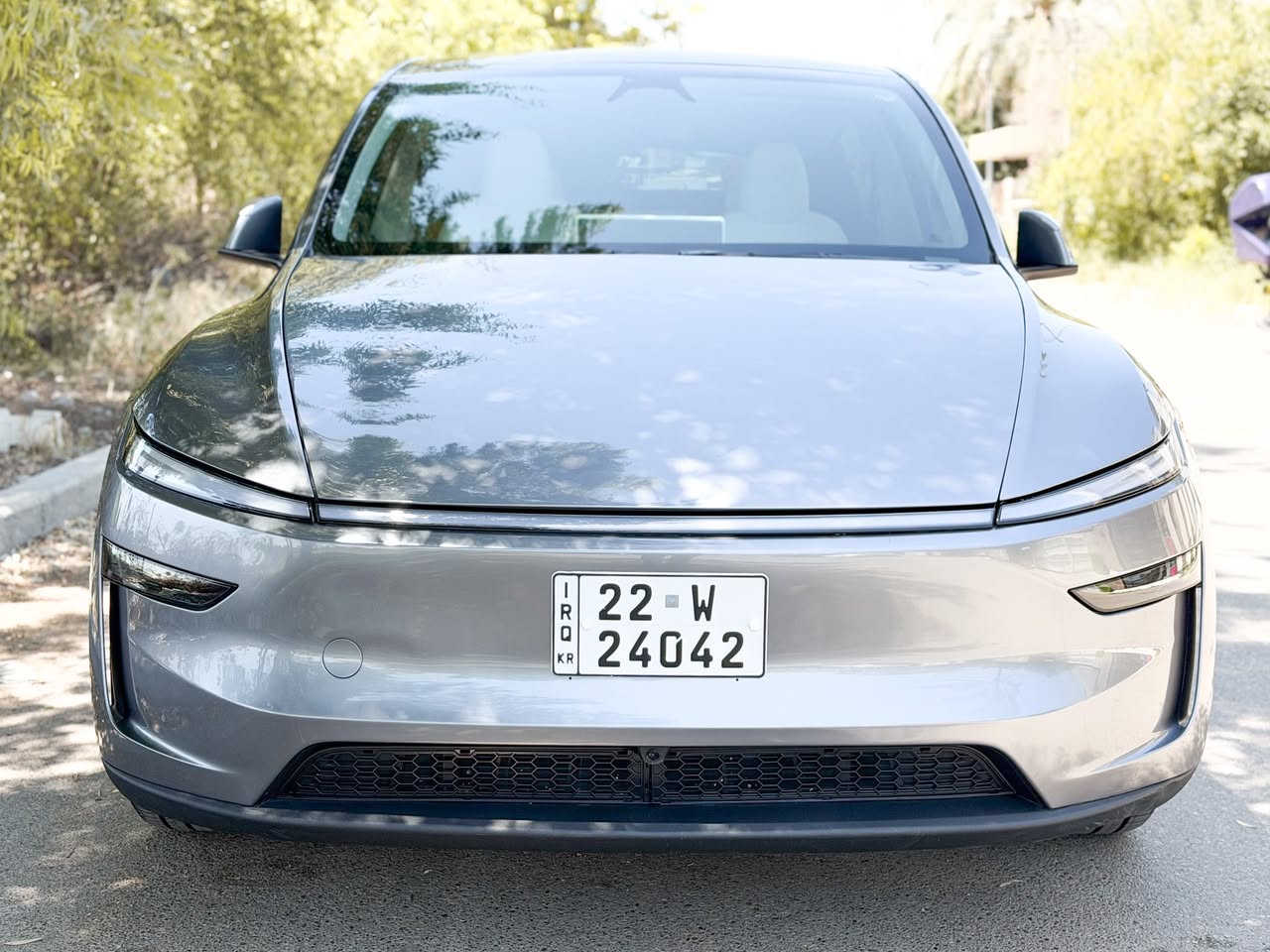 Tesla Model Y 2026 - Juniper
الشكل الجديد كلياً 

سنكل موتور - لونك رينج
الشحنة الوحدة ٦٠٠ كم تقريباً

العداد: 4.000Mile فقط زيرو

المواصفات:-
داخل جلد أبيض
المقاعد ( تدفئة + تبريد )
كامرة أمامية
شاشة خلفية 
أنارة محيطية
والمواصفات الباقية الاعتيادية 

الحادث:-
ست قطع صبغ وصور الحادث مرفقة
أيرباك سستم وشغال بالكامل
بدون دواخل

- وياها باج تضليل رسمي من مرور أربيل باقي بي مدة سنة

السعر 26.900$ فقط
موقع السيارة بغداد الاعظمية
***********
