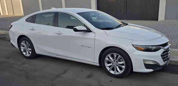 للبيع - شيفروليه ماليبو LT موديل 2020 لون ابيض
ضرر بسيط بدون صبغ جاملغ ايمن امامي  صور الحادث  مرفقة

 المواصفات:
 • المحرك: 1.5 لتر تيربو (1500 CC)
 • ناقل حركة أوتوماتيك
 • فئة LT
 • تشغيل بصمة + دخول ذكي
 • شاشة لمس 8 إنش
 • كاميرا خلفية
 • تشغيل عن بعد
 • بلوتوث + USB + أبل كاربلاي / أندرويد أوتو
 • مكيف أوتوماتيك
 • مصابيح LED نهارية

 عداد السيارة باميركا 64465 ميل 
حاليا 185600 كيلو
السيارة رقم بغداد .. معوقين باقي سنة و 10 اشهر
السعر  108

*********** بغداد
