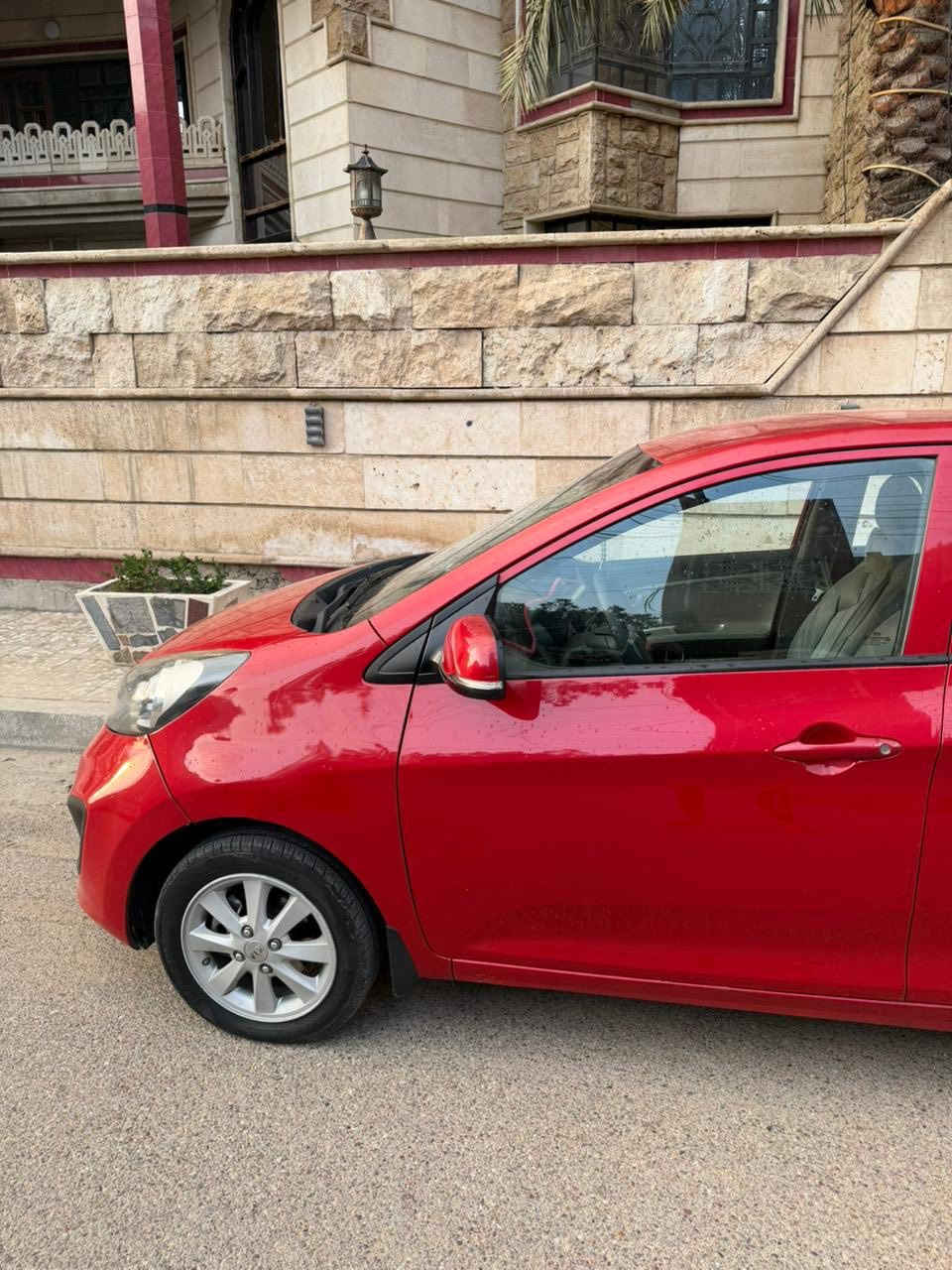 بيكانتو ٢٠١٥ مصبوغه حزام سعر ٨٢ وبيها مجال بسيط سياره جاهزه من كلشي نضيفه ميحتاج اي شي شاشه مري كهرباء ٤سلندر  ***********للاستفسار
