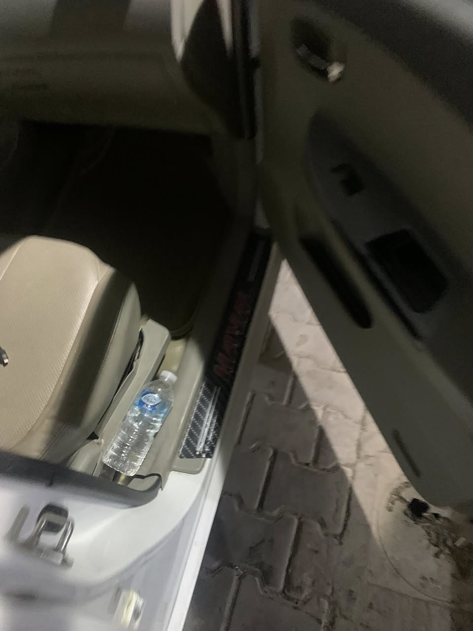 سلام عليكم اخوان ركزو وياي بي واي دي 2016 شرط تحول بياع شراي عذرني ماكدر ابيع لئن تحويل شرط موصفات معروفه السياره نصبتها وكعدتها كلش مرتبه امانه الله اني مو بياع شراي رجال اخذتها قبل فتره ممحول بعدني بس مسوي مكاتبه مروريه يعني ردت اجنيها لئن اني جنايها ف شاء القدر الله رزقني داخذ  بي واي دي ٢٠٢٥ تبريد تدفئه كير مكينه شواصي لغود دبلات كله كفاله تجي وراح تشوف صدرها٨٠/١٠٠ بيها صندوك وجاملغ عكس سايق ودوسه وخشم لبنيه تقريبآ امانه الله كلش صغير بدون ضربه قويه ابد طخطخات مثل منكول وكلها راجعه ومرتبه  الباب من لشركه بل تحميل مضروب امانه الله ورقيب ف مسوين عليها عرض فرق ٧٥٠ع سعرها وماخذها الولد السياره كلش حلوه بدون خياسات ال يجي ويشوفها ميرجع  هذني نقوصات كلش بسيطه وانزلهن من لحساب بعد وبل خدمه سعرها ٦٥ وبيها مجال للشراي بدون كسران فدوه اروحلكم الله يرزق الجميع لاحد يكلي انتضرني  ال يريد يكلي دزلي لوكيشن *********** هذا رقمي واني ممنون وتساب رصيد متواجد بأي وقت
