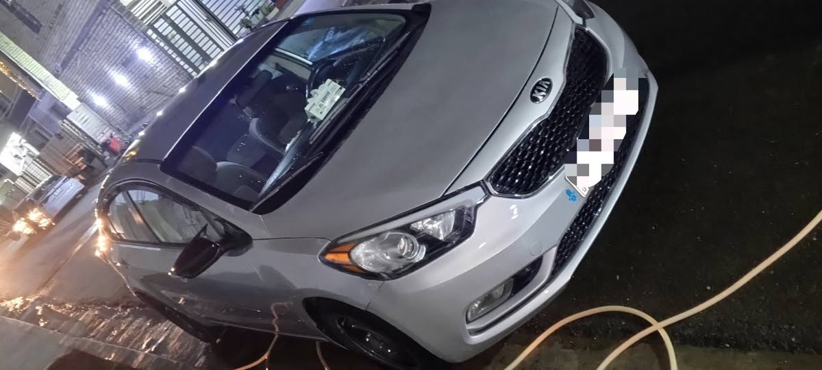 فورتي وارد امريكي حادث امريكي موضح بالصور حريق فقط بدون دعمه موديل ١٥ رقم بغداد بأسمي  سعر 110بيها مجال بغداد حي الجهاد..***********
