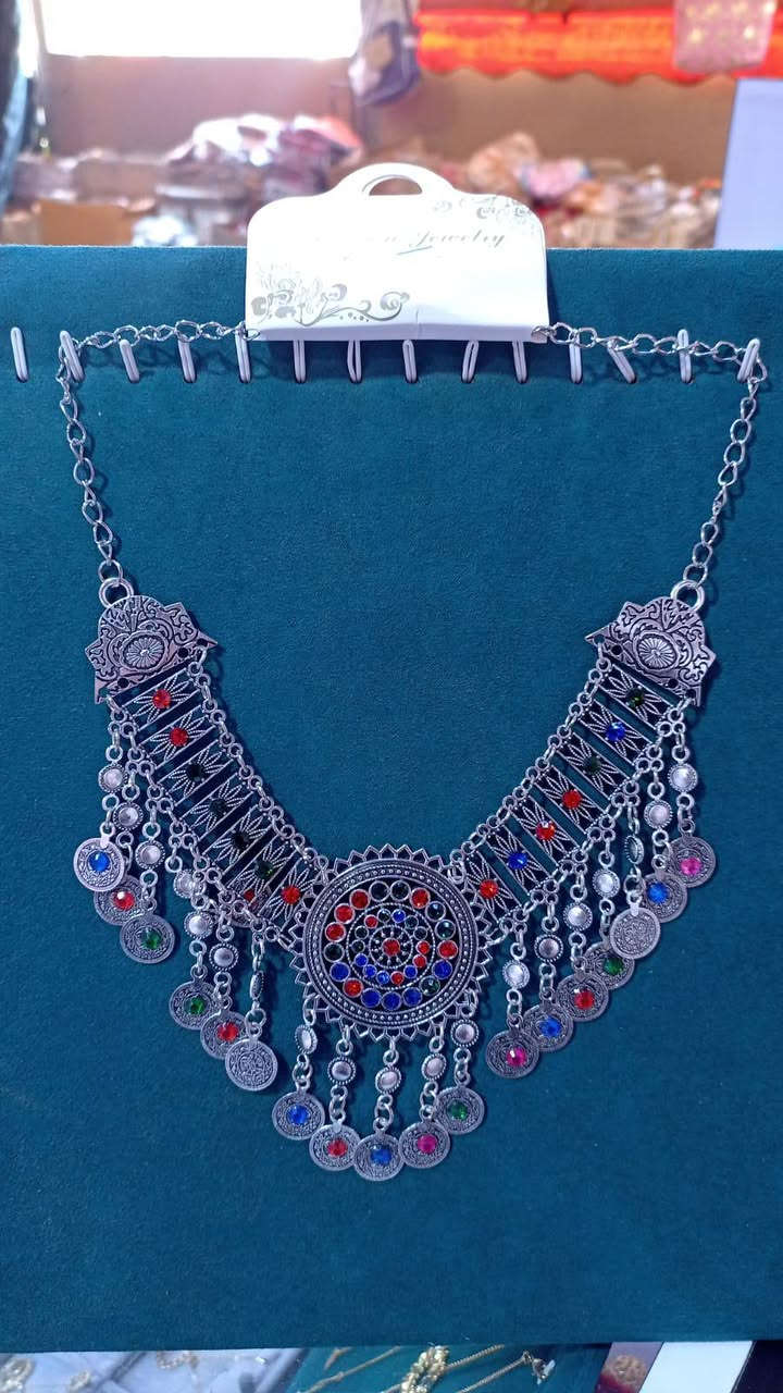 ✨ تألقي بلمسة أمازيغية أصيلة تجمع بين الجمال والتراث في قطعة واحدة. 💙❤️💚
💎 عقد مميز بتفاصيله الراقية وألوانه الزاهية، يزيد إطلالتك سحراً وأناقة في كل مناسبة.
📩 للطلب والاستفسار مرحباً بكم في الخاص. 🌹 تابعوا الصفحة لاكتشاف جديد الإكسسوارات والمنتجات اليدوية


**إذا كنت صاحب هذا الإعلان وتريد حذفه لأي سبب، رجاءا أرسل رسالة إلى الدعم الفني**