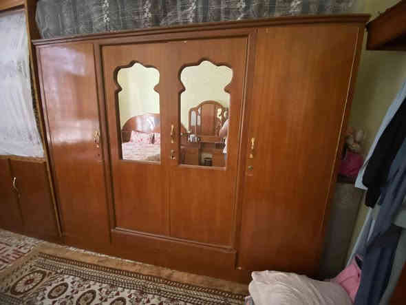 غرفه للبيع نجاره عراقي ٤ بيبان السعر ٤٠٠ مكاني واسط قضاء الحي   *********** الحال
