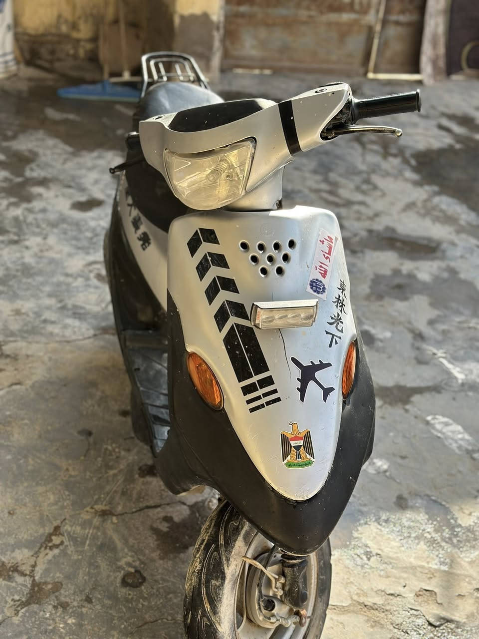 لسلام عليكم شباب دراجه 60 المحرك نضيف الكفرات بلاديات لونها ازرك انه صبغته رصاصي كابريته امس مبدلها ويرات بريكات بنزات كله جديد اي نقص مابيها سلف كهرباييات كله شغال السعر 350 قفل مكاني الزبير ***********
