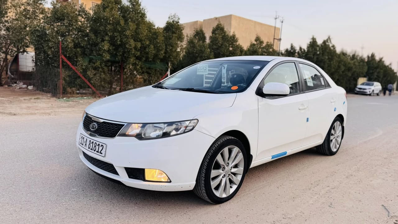 السلام عليكم حبايب 
رايدها ١٠٥ وبيها مجال للشراي 
مكان السياره بغداد طريق بسماية القريه النفطيه 
***********
سيراتو ٢٠١٣ خليجي 
رقم بغداد باسمي هزه وسنوية ورقم جديد
مكفولة من الصبغ والبارد والتبديل 
عده تحكيل فقط بالباب الخلفي والدوسة 
والباقي سونار 
ماشية ١٠٧ km 
شاشة كامرة 
تحكمات ستيرن
كير ٦ نمر 
حساسات خلفية 
ويل ١٧ 
مكينة ١٦٠٠
