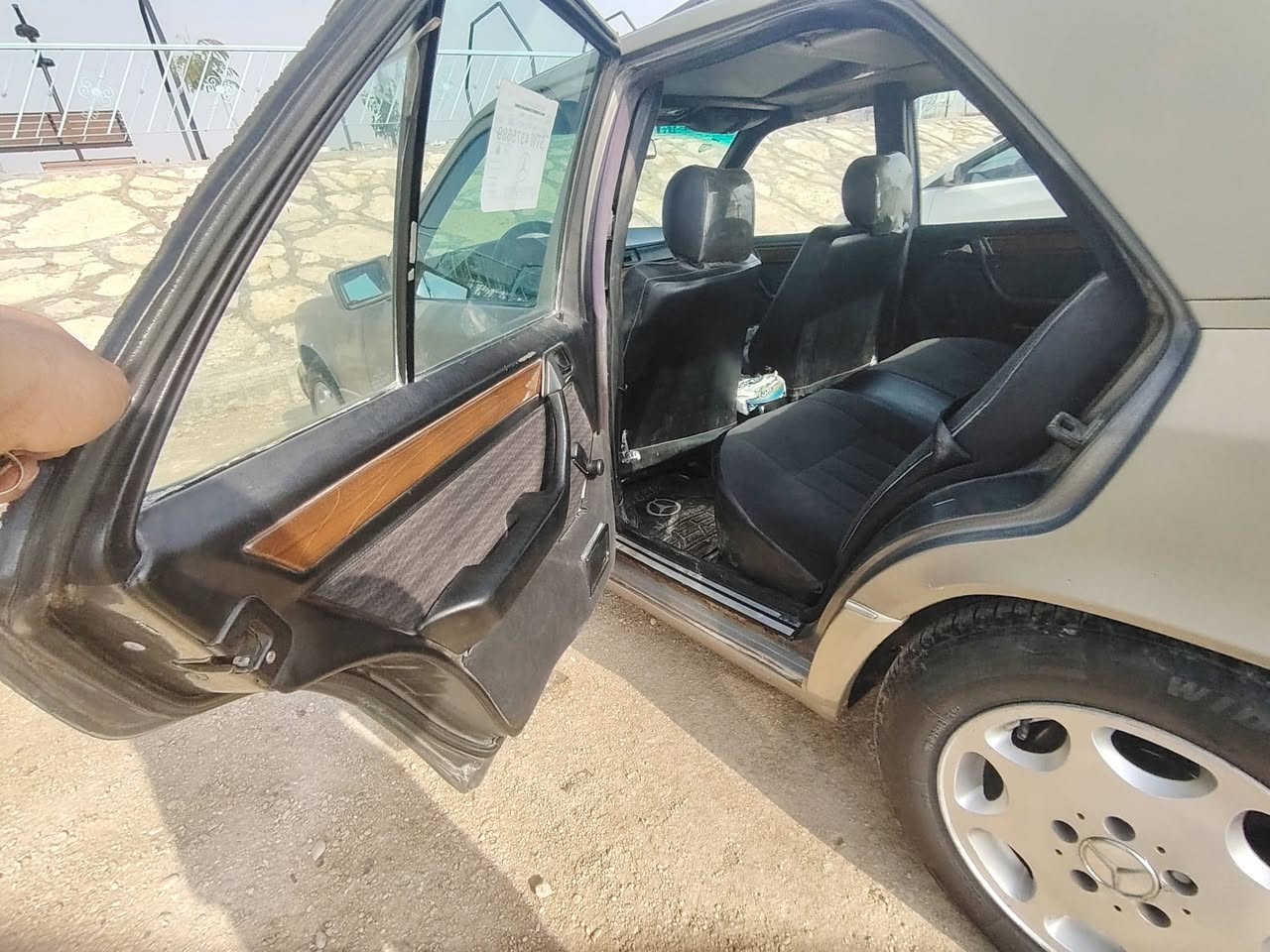 سلام عليكم للبيع موديل 91 رقم انبار بلاديه السياره بدون ضربه ولا خياس بالقواعد محرك بلاديه نصبته حلوه رقمه حلوه تخم تاير جديد تبريد شغال سلايت اريل كهربائي شغال المكينة بيه بخار صارله سنتين والسيارة جارده وبينه الصور واي استفسار بالخدمه السعر 45 نهائي اعتبره سياره مال تعمير بس صبغ يرادله مالكها أبو السنويه بالحله مكانه النجف الإشرف *********** او مراوس حسب القناعه
