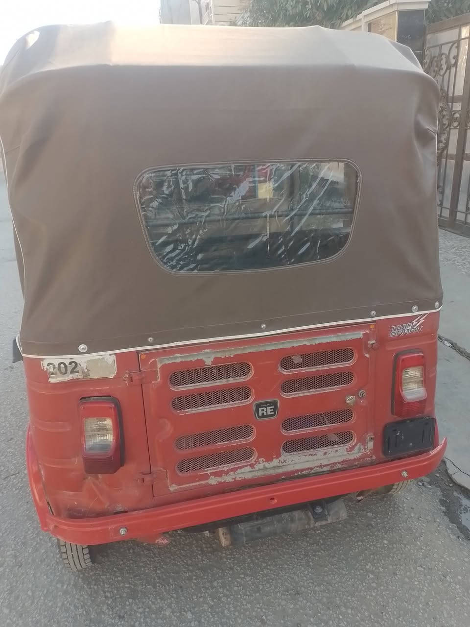 تكتك موديل ١٨ محرك جديد نظيف تخم تاير بلازمة شاشة كاملة عوزة شوية ترتيب سعر ٣٥٠٠ تلاثة ونص وبيهة مجال أوراق اصولي مكان بغداد دورة شارع طعمة ***********
