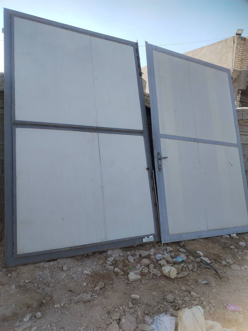 سلام عليكم باب للبيع تفصال جديد ارتفاع 3 عرض 5يمكن مكان بغداد ***********
