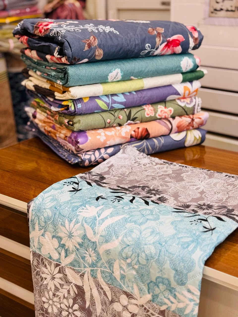 عروض العيد السعر 7 

✨ غطوة صيفي قطعة واحدة❄️ خامة باردة ومريحة – قطن مشجّر عالي الجودة🎨 نقشات حديثة وموديلات مودرن تناسب كل الأذواق

📏 القياس: 220 × 240 سم📦  تأتي داخل جنطة أنيقة
 وعملية للحفظ أو السفر
مجمع جنات 
دوانيه الجتة شارع 30
الفرع المقابل موسسة العين الايتام فرع اسواق تاج الياسمين 

💯 خيار مثالي للصيف – خفة 
ونعومة وأناقة في نفس الوقت
الرمز  006


**إذا كنت صاحب هذا الإعلان وتريد حذفه لأي سبب، رجاءا أرسل رسالة إلى الدعم الفني**