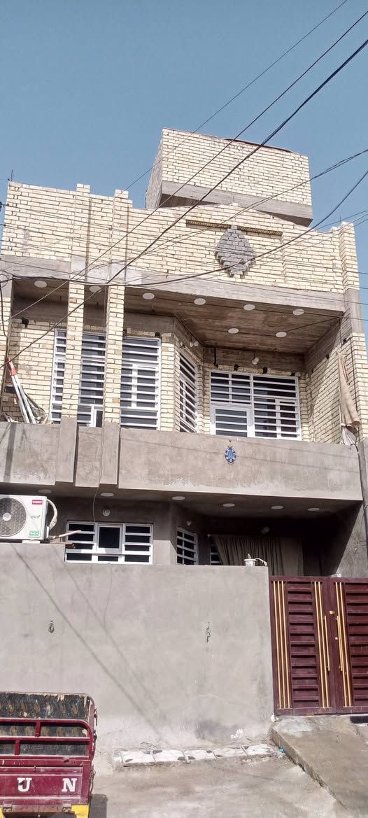 السلام عليكم 
دار للبيع العنوان بغداد شعب حي الجزائر قرب جامع الرحمان
المساحه 75مربعه واجها 7م  بناء حديث تسليم مفتاح للاستفسار ***********
